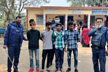 জালভোট দিতে গিয়ে পুলিশের হাতে আটক ৪