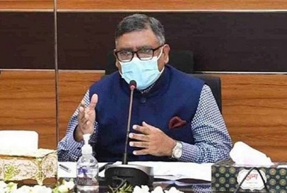 টিকা দেওয়ার লোক খুঁজে পাওয়া যাচ্ছে না : স্বাস্থ্যমন্ত্রী

