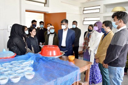 আকস্মিক দুই হলের ডাইনিং পরিদর্শন করলেন খুবি উপাচার্য
