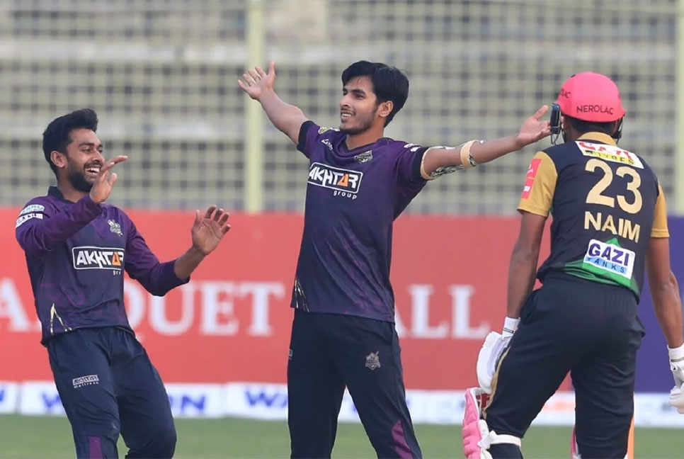 শেষের নাটকীয় জয়ে টিকে রইল চট্টগ্রাম