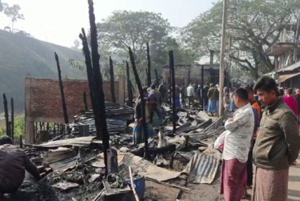 বান্দরবানে অগ্নিকাণ্ডে ১৪ দোকান পুড়ে ছাই