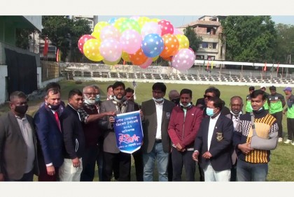 মানিকগঞ্জ পৌর-গোল্ডকাপ ক্রিকেট টুর্নামেন্টের উদ্বোধন
