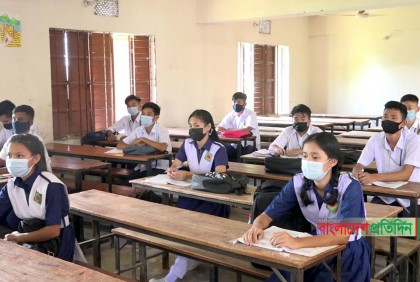 পাহাড়ে বিদ্যালয়গুলোতে বেড়েছে শিক্ষার্থী হার, শিক্ষক সংকট