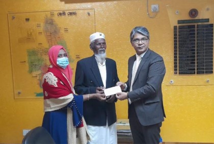 ভাষা শহীদ সালামের ভাইকে প্রধানমন্ত্রীর উপহার
