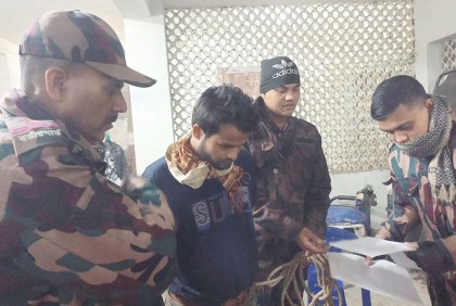 বাংলাদেশে অনুপ্রবেশের দায়ে ভারতীয় নাগরিক গ্রেফতার