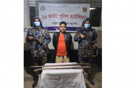 টেকনাফে দেশীয় অস্ত্রসহ রোহিঙ্গা সন্ত্রাসী গ্রেফতার