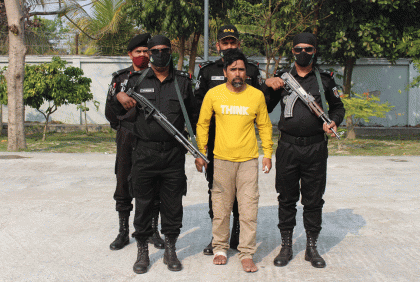 খুলনায় দুই হত্যা মামলার আসামি ঢাকায় গ্রেফতার

