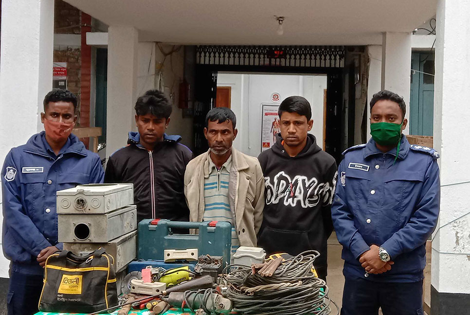 বৈদ্যুতিক মিটার ও ট্রান্সফরমার চোর চক্রের তিন সদস্য আটক 