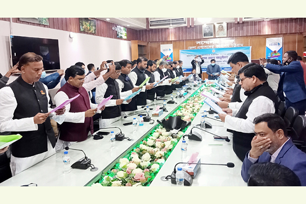 চট্টগ্রামে শপথ নিলেন ২২ ইউপি চেয়ারম্যান