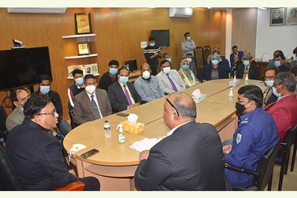 করোনা ও ওমিক্রন প্রতিরোধে সকলকে এগিয়ে আসতে হবে: ইকবালুর রহিম এমপি