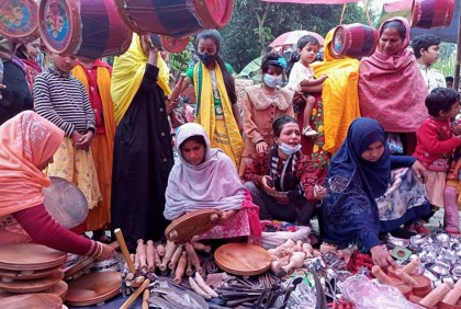 পদচারণায় মুখরিত বউমেলা 