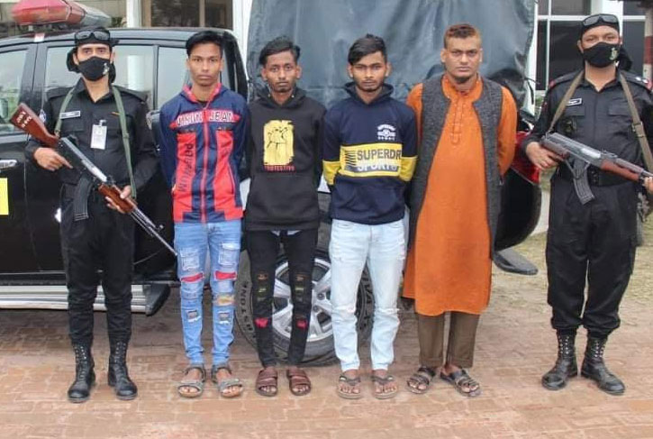 ভুয়া কাজীসহ আটক ৪