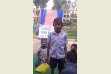 ২ বছরে কী শিখেছ, শিক্ষিকার প্রশ্নে শিক্ষার্থী গাইলো 'কাঁচা বাদাম' গান! (ভিডিও)