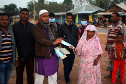 দিনাজপুরের জনসাধারণের মাঝে ২০ হাজার মাস্ক বিতরণ
