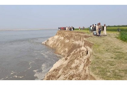 কুষ্টিয়ায় নদী ভাঙন রোধে মানববন্ধন