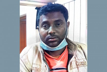 কাঁচি দিয়ে আড়াই বছরের মেয়েকে হত্যা করলেন বাবা