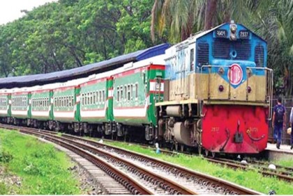 কাপড়ের সংকেতে হাজারো ট্রেন যাত্রীর জীবন রক্ষা!