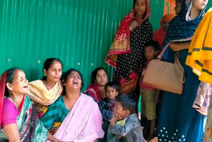 টাঙ্গাইলে নিজ বাড়ির সামনে গৃহবধূকে পিটিয়ে হত্যা