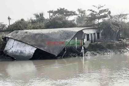 রামপালে নদী ভাঙ্গনে ঝুঁকির মুখে উপজেলা স্বাস্থ্য কমপ্লেক্স