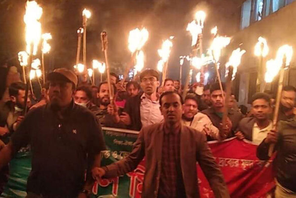 রাজধানীতে মশাল মিছিল ছাত্রদলের

