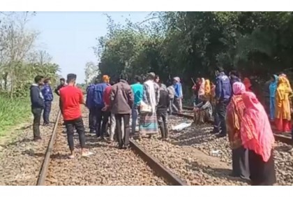 চুয়াডাঙ্গায় রেললাইনের পাশ থেকে অজ্ঞাত ব্যক্তির লাশ উদ্ধার
