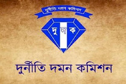রাজশাহী রেল স্টেশনে দুদকের হানা