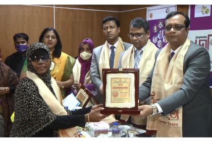 বরিশালে ৫ নারীকে জয়ীতা সম্মানা প্রদান