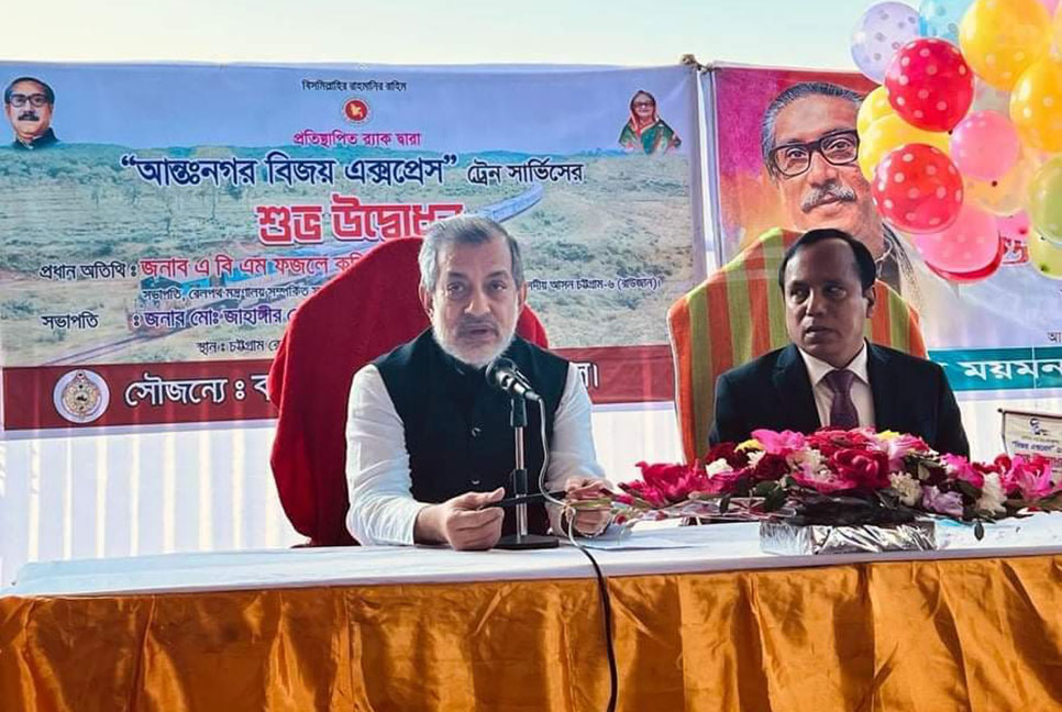 সম্পূর্ণ সাদা কোচের বিজয় ট্রেনের উদ্বোধন