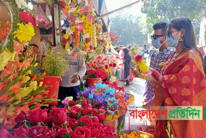 বগুড়ায় ৫০ লাখ টাকার ফুল বিক্রির আশা