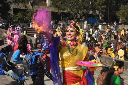 ভালোবাসার রঙে বসন্তবরণ 