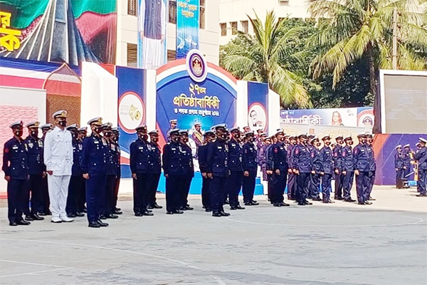 সাহসিকতা-সেবামূলক কাজে পদক পেলেন ৪০ কোস্ট গার্ড সদস্য