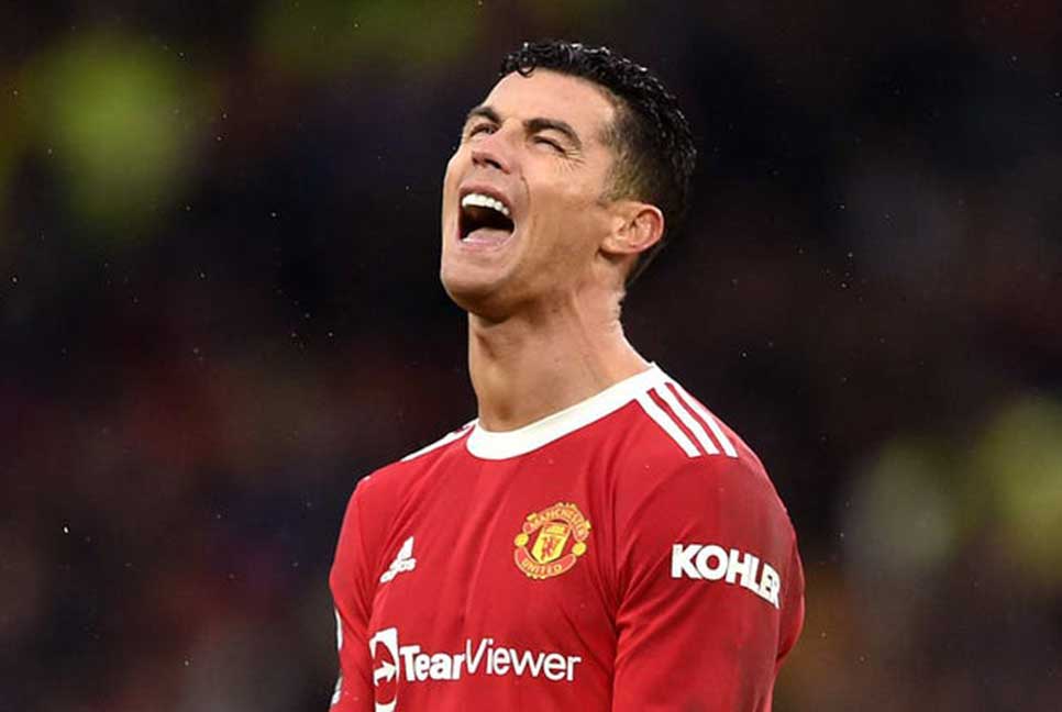 ‘রোনালদো বাচ্চাদের মতো খেলনা ছোড়াছুড়ি করছেন!’

