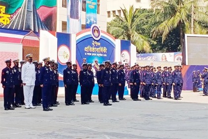 সাহসিকতা-সেবামূলক কাজে পদক পেলেন ৪০ কোস্ট গার্ড সদস্য