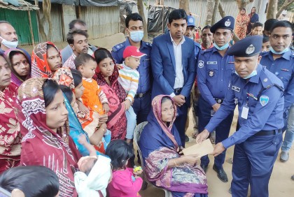 কক্সবাজারে দুর্ঘটনায় নিহত পাঁচ ভাইয়ের পরিবারের পাশে পুলিশ সুপার