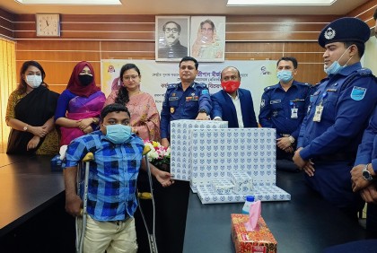 অবশেষে চাকরি হলো প্রতিবন্ধী আনিছুরের