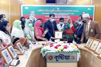 কুষ্টিয়ায় ১৬ নারী মুক্তিযোদ্ধাকে সম্মাননা 