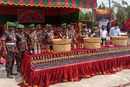 লালমনিরহাটে বিপুল পরিমাণ মাদকদ্রব্য ধ্বংস করল বিজিবি