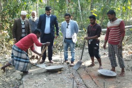 মোরেলগঞ্জে ২৩ শহীদ মুক্তিযোদ্ধার সমাধি সংরক্ষণ কাজের উদ্বোধন   