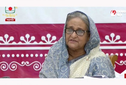 বই হাতে নিয়ে পাতা উল্টে-পাল্টে পড়া অনেক আনন্দের : প্রধানমন্ত্রী

