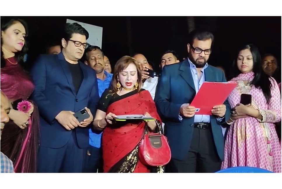 মিশা-জায়েদ প্যানেল থেকে নির্বাচিত অঞ্জনা ইলিয়াস কাঞ্চন কমিটিতে শপথ নিলেন

