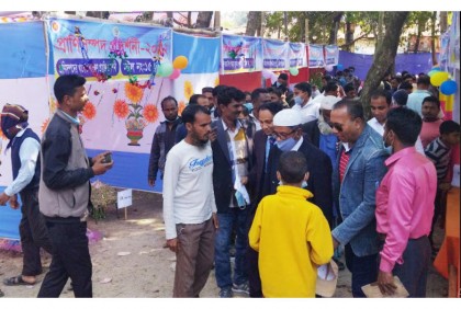 মোরেলগঞ্জে প্রাণিসম্পদ প্রদর্শনীতে দর্শকদের ভিড়