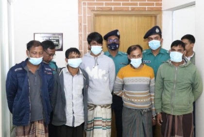 গাজীপুরে অটোরিকশা ছিনতাই ও হত্যায়
৫ জন গ্রেফতার