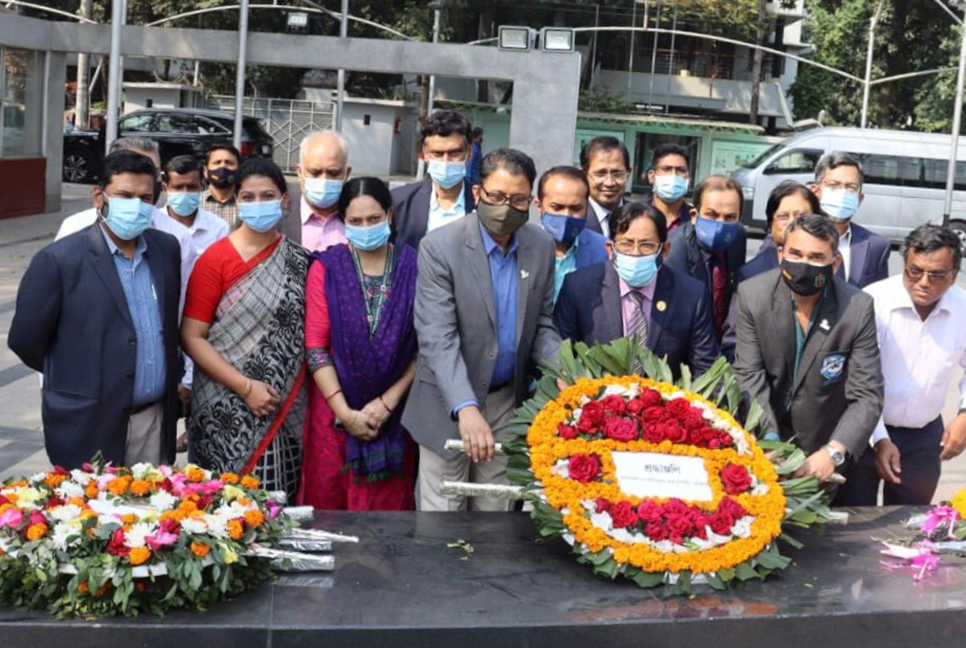 বঙ্গবন্ধুর প্রতিকৃতিতে বাংলাদেশ এসোসিয়েশন অব স্পোর্টস্ মেডিসিনের শ্রদ্ধা