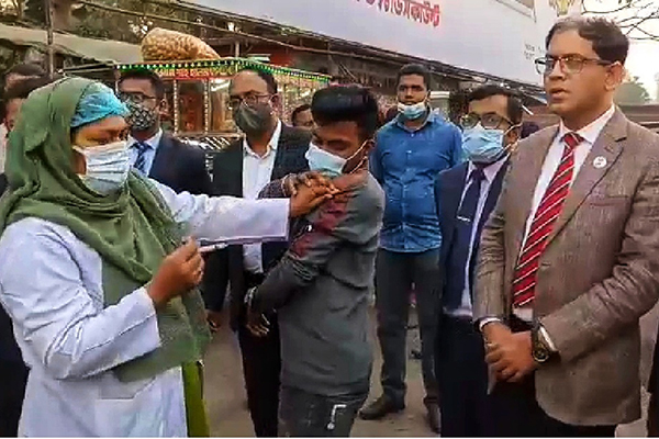 লক্ষ্মীপুরে ভ্রাম্যমাণ টিকা কার্যক্রম শুরু 
