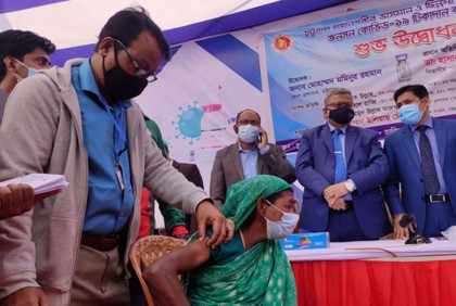 চট্টগ্রামে ৩ হাজার ভাসমান মানুষকে টিকা দিচ্ছে জেলা প্রশাসন 