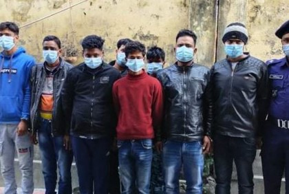 বেনাপোলে জুয়ার সরঞ্জামসহ আটক ৮