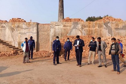 মোরেলগঞ্জে দুই ইটভাটায় ভ্রাম্যমাণ আদালতের হানা