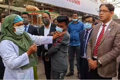লক্ষ্মীপুরে ভ্রাম্যমাণ টিকা কার্যক্রম শুরু 