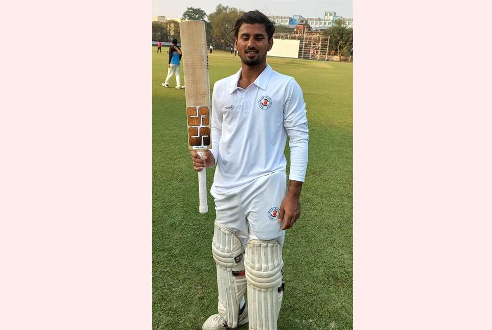 অভিষেকেই ট্রিপল সেঞ্চুরি! বিশ্বরেকর্ড গড়লেন সাকিবুল