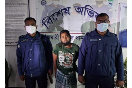 চিলমারীতে ছাত্রকে বলাৎকারের অভিযোগে
মাদরাসা শিক্ষক গ্রেফতার